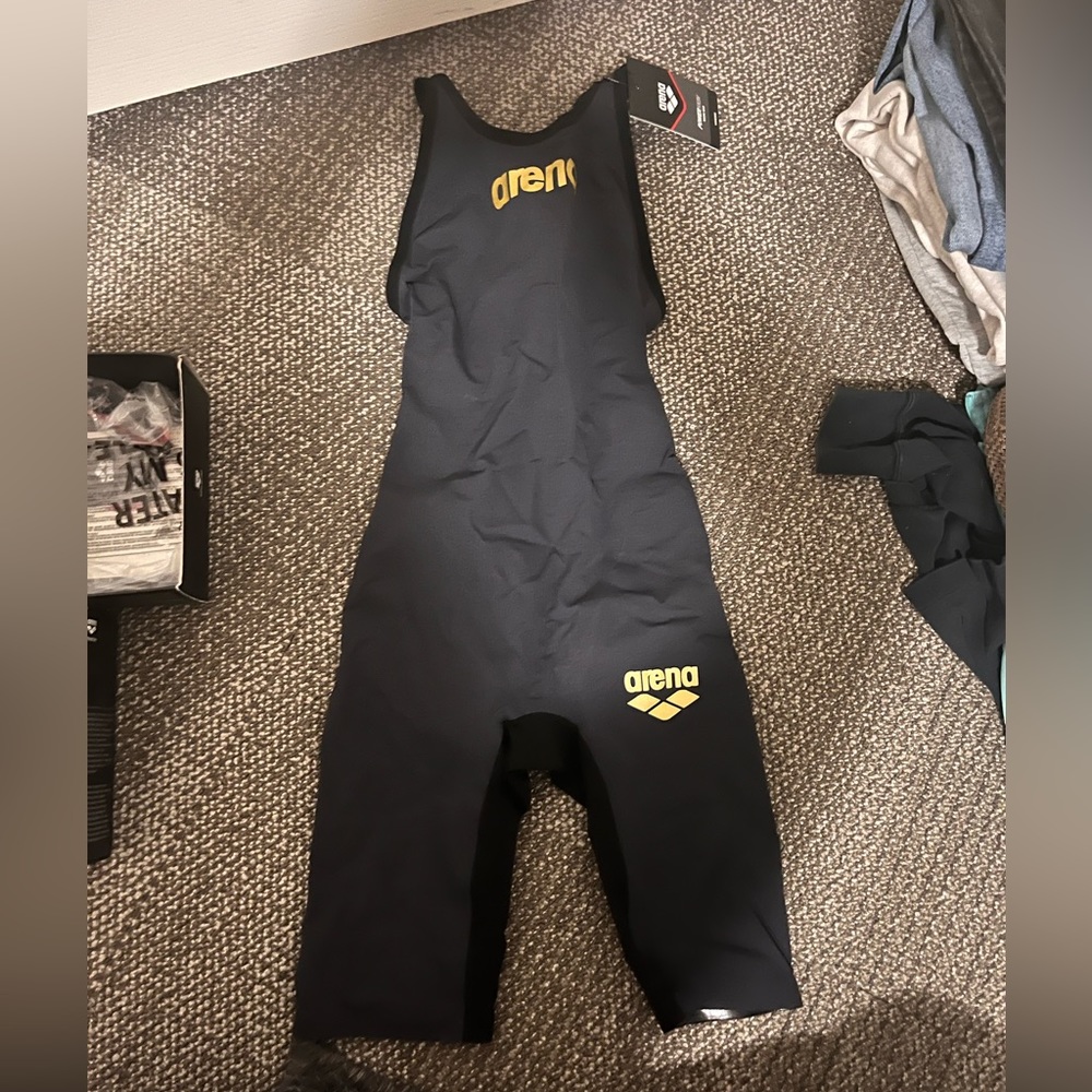 New Arena Power Skin Carbon Flex US 24